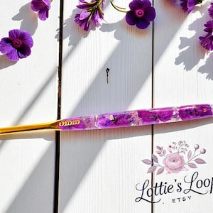 Purple Passion Crochet Hook – Handmade Resin Hook with Iridescent Flakes | beautiful and unique| Perfect Gift for Crocheters
