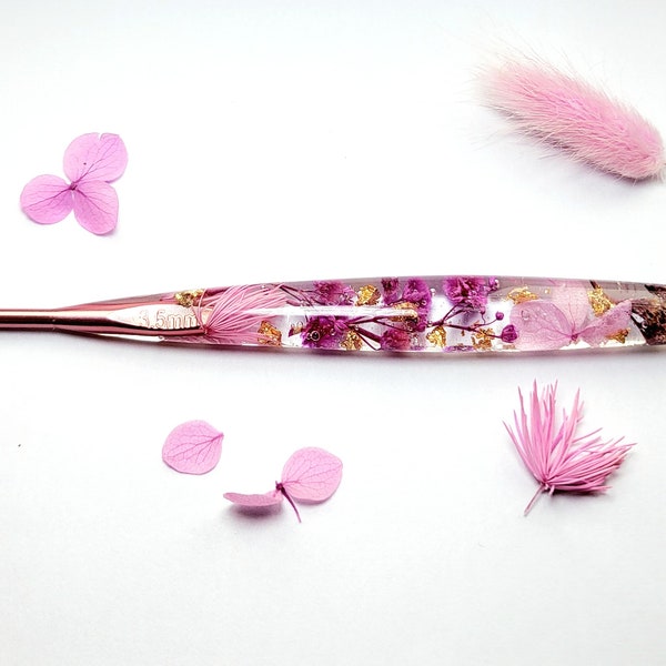 LILAC FIELDS Beautiful real dried purple flowers in Resin Crochet Hook with gold flakes