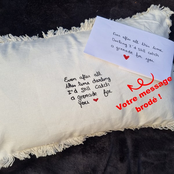 Coussin avec message brodé personnalisé