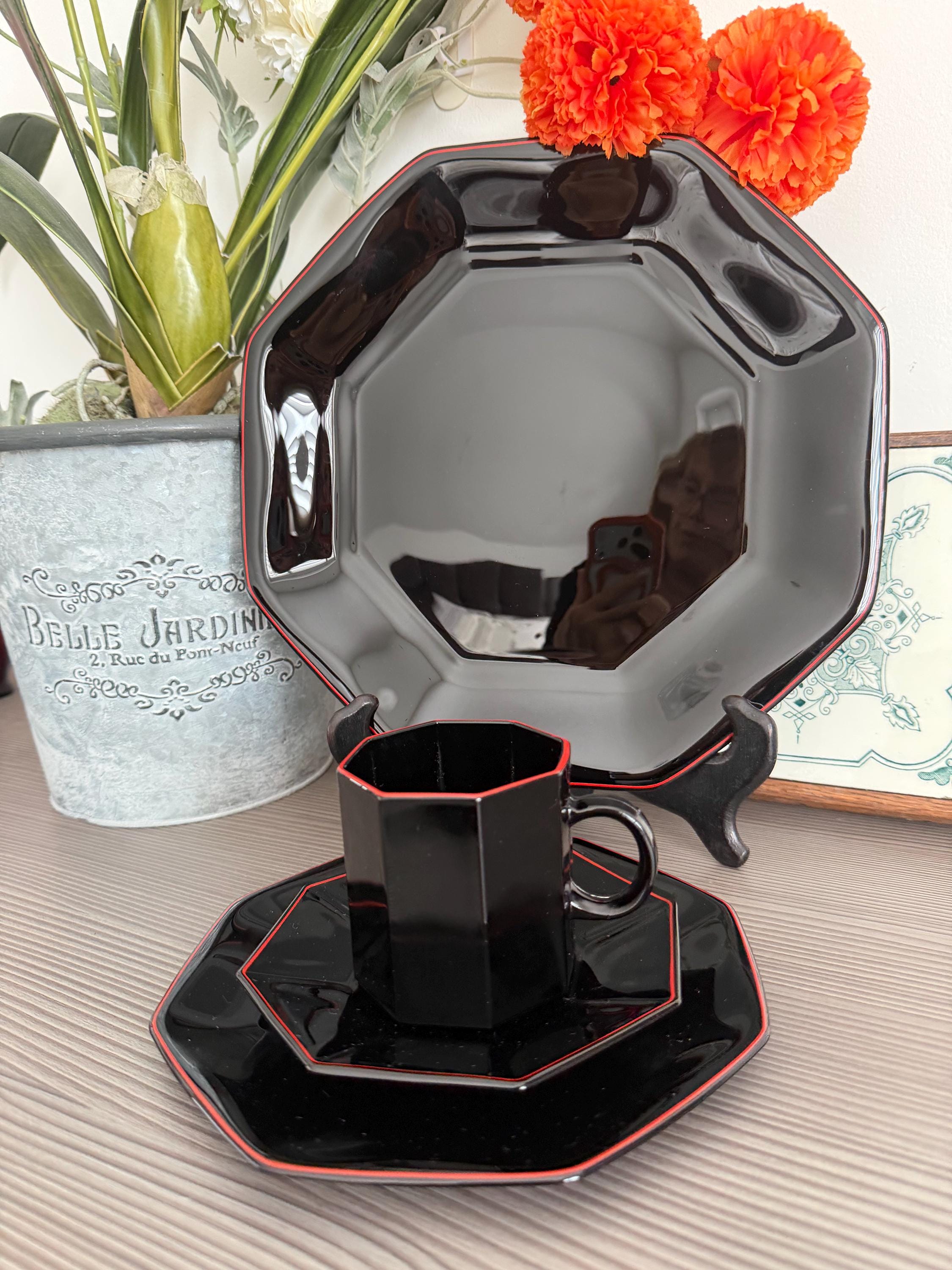 Vintage ARCOROC 'octime' Black and Red 4 Piece Set, French