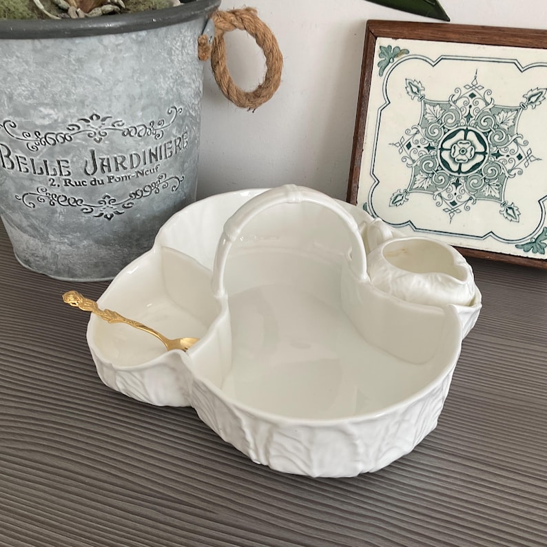 Wedgwood Countryware Erdbeerkorb und Sahnekännchen, Embossed Bone China Bild 3