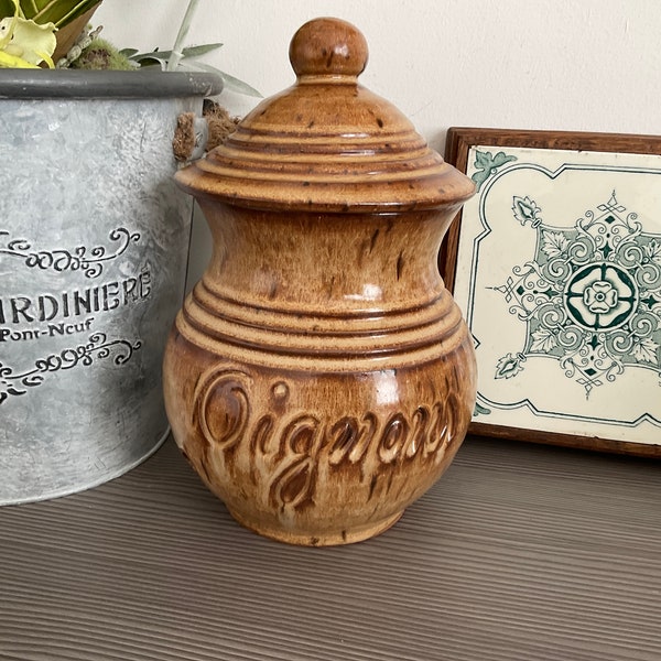 Conserve d'oignons à l'ail (oignons) français vintage, pot de rangement en poterie fait main, cuisine de ferme