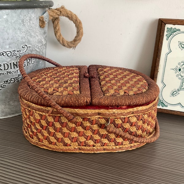 Sweet Vintage Sewing box, The People’s Republic of China, Hand Woven Raffia Needlework Box