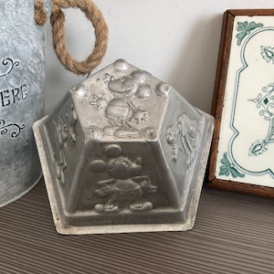 Rare 1930s Daniel Agnew Pentagon Shaped Aluminum Disney Character Jelly Mold,Cake Tin, Made in England