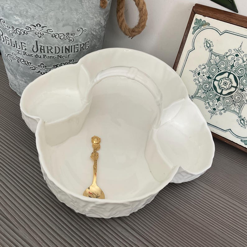 Wedgwood Countryware Erdbeerkorb und Sahnekännchen, Embossed Bone China Bild 7