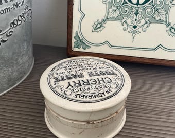 アンティークチェリーの歯磨き粉容器：ビクトリア朝の転写陶器の広告