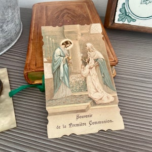 Cartão de lembrança de primeira comunhão francês antigo, 1922 Cartão de lembrança religiosa assinado, 'Souvenir de La Premiere Communion', cartão postal