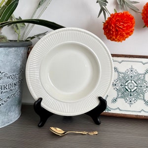 Wedgwood EDME Creamware Bowl: Elegant Tableware, 8&quot;