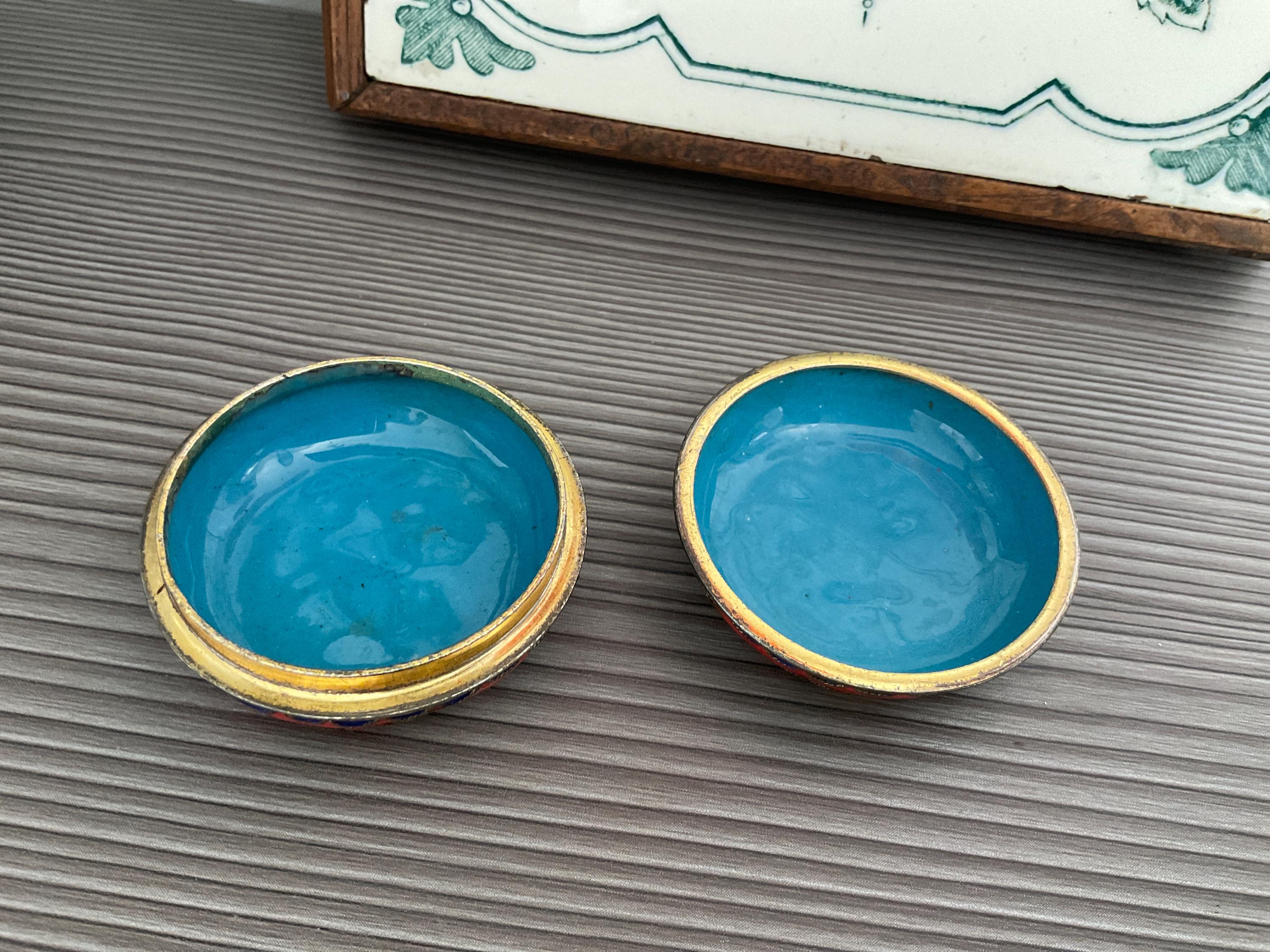 ヴィンテージ七宝細工小物入れ、美しい花柄エナメルの記念品箱、中国製
