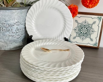 Assiette de petit-déjeuner/déjeuner aux chandelles vintage en bois de Wedgwood, porcelaine blanche classique, design tourbillonnant, vaisselle élégante