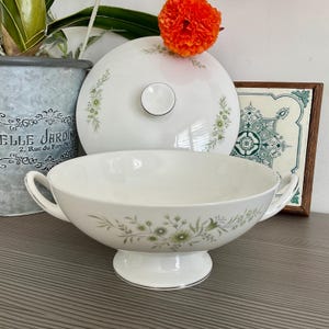 Wedgwood WESTBURY Covered Serving Dish, Floral Design with Platinum Trim, Discontinued