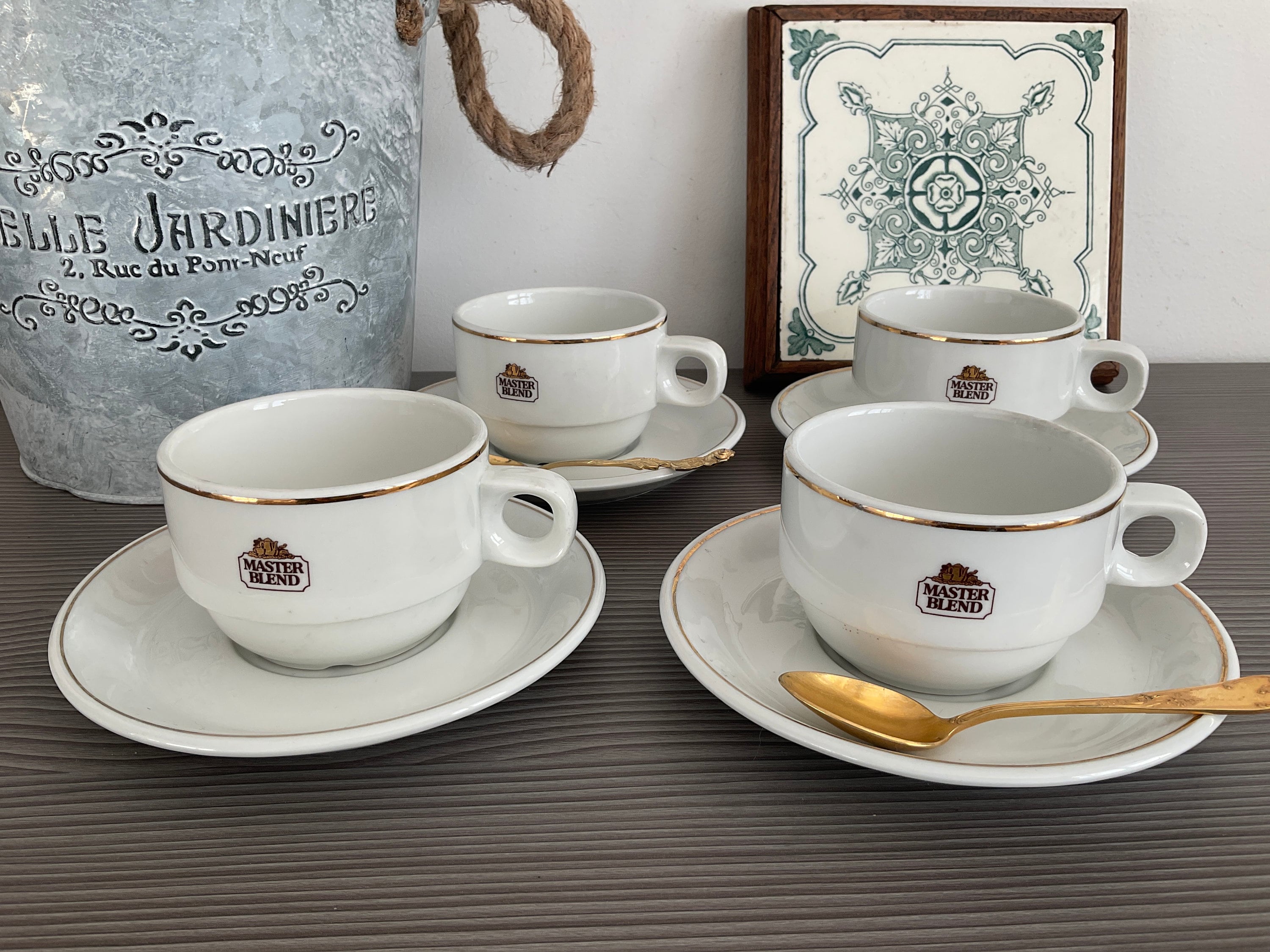 APILCO France ホワイト＆ゴールド コーヒーカップ＆ソーサー 4個
