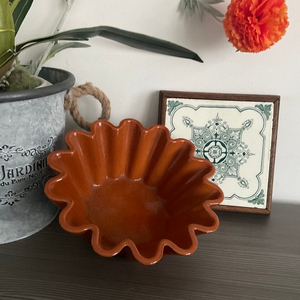 Rare EMILE HENRY Brown Glazed Brioche Pan Mold, Plat à volants profonds, Français ustensiles de cuisson cannelés