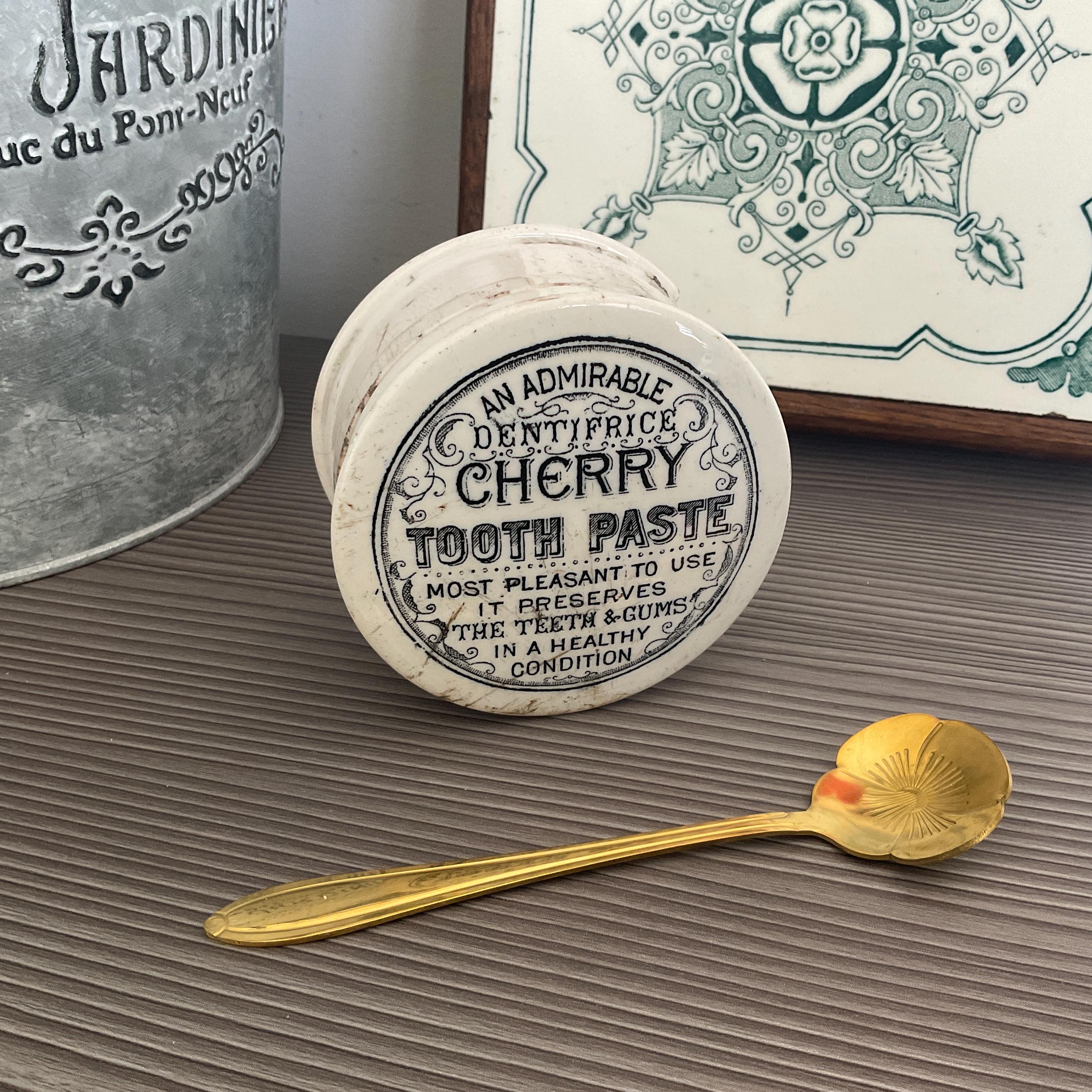 アンティークチェリーの歯磨き粉容器：ビクトリア朝の転写陶器の広告