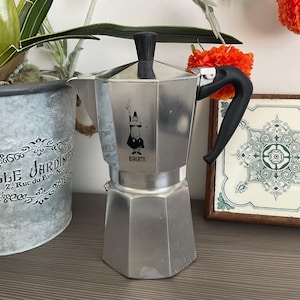 Bialetti MOKA EXPRESS Coffee Maker, Quality Italian Designed Coffee Maker.