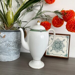 Wedgwood 'Jade' kaffekanna: Elegant porslinsservis