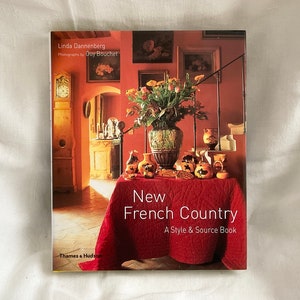 Beautiful Hardback NEW FRENCH COUNTRY a style and source book, Colorful Illustrate Book Of French Country Living