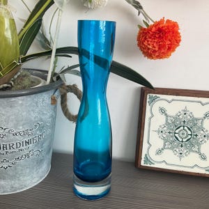 Vintage Turquoise Blue Art Glass Vase: Tall Elegant Centerpiece