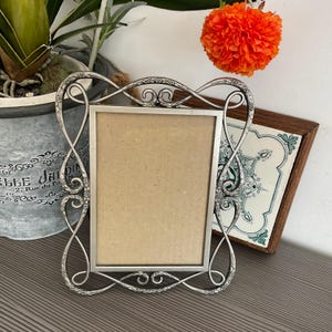 Ornate Silver Metal Photo Frame: Embossed Floral Design