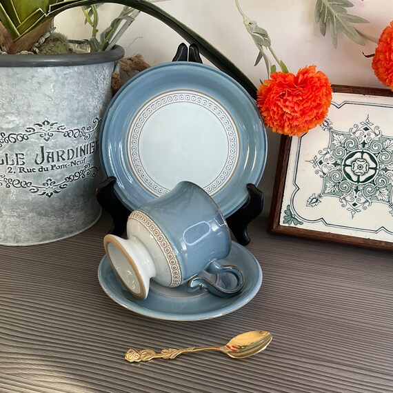 【P0004】デンビーケーキ皿セット / Denby Sideplate Set Elegant DENBY Castile Trio, Soft Blue, Footed Cup, Saucer and Cake