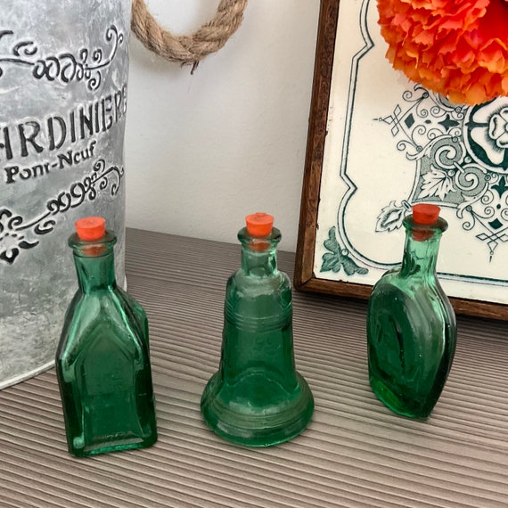 ミニチュアグリーンガラス広告ボトル：ヴィンテージ3個セット - Etsy 日本