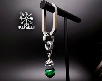 Mono-boucle d'oreille viking  AFTAKA en acier inoxydable, pièce unique de la collection SELBST, avec boulons et pierre Oeil de tigre vert -