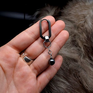 Mono-boucle d'oreille viking HÆNDUN en acier inoxydable, pièce unique de la collection SELBST, avec boulons et pierre hématite image 9