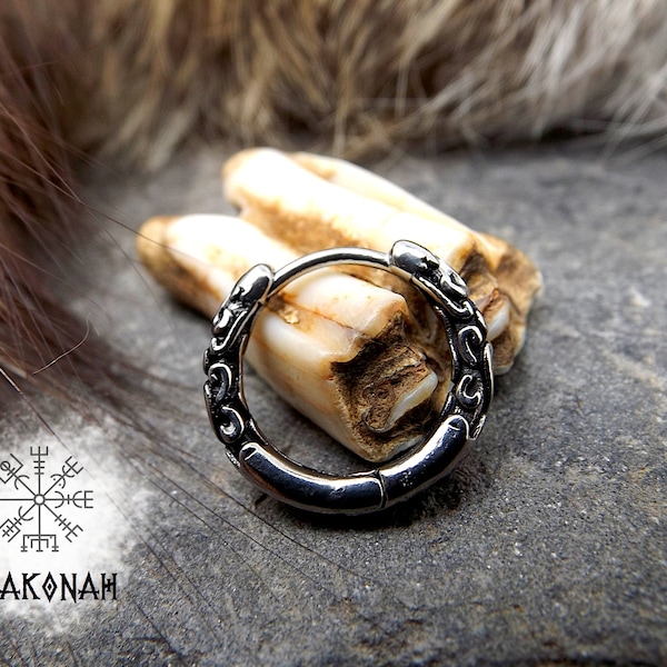 Créole mono-boucle d'oreille viking en métal couleur argent - pour homme ou femme - créole minimaliste - cadeaux d'anniversaire