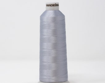 Hilo de bordar Madeira Silver Polyneon, 5500 yardas