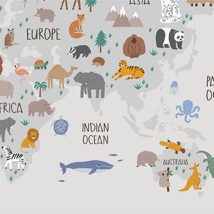 Peut inclure: Une carte du monde color&eacute;e avec des illustrations d'animaux repr&eacute;sentant diff&eacute;rents continents. La carte comprend des animaux comme une girafe, un &eacute;l&eacute;phant, un z&egrave;bre, un lion, un rhinoc&eacute;ros, un hippopotame, un chameau, un tigre, un panda, un ours, un renard, un hibou, une tortue, et plus encore. La carte comprend &eacute;galement les noms des continents et des oc&eacute;ans.