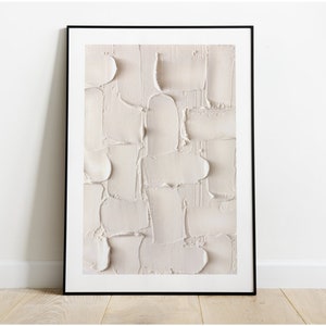 Peut inclure: Une impression d'art abstrait encadr&eacute;e avec un fond blanc textur&eacute;. L'impression pr&eacute;sente un motif de formes arrondies en relief.