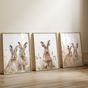 Stampe di lepri ad acquerello, arte di lepri ad acquerello, set di tre stampe, fiori selvatici primaverili in stile fattoria, stampa di coniglietti, arredamento per la casa in stile country