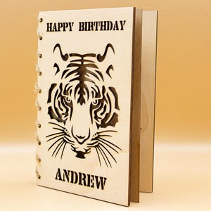 Carte d'anniversaire en bois personnalisée | Message gravé | Carte d'anniversaire en bois haut de gamme |  carte d'anniversaire homme | Carte d'anniversaire tigre