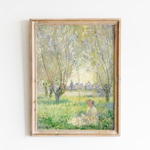 Puede incluir: Una pintura enmarcada que representa una escena de paisaje con un grupo de árboles en primer plano y un pueblo en el fondo. Los árboles están pintados en tonos de verde, azul y amarillo, y el pueblo está pintado en tonos de marrón y blanco. Una sola figura está sentada en la hierba en primer plano.