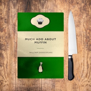 Viel Schall über Muffin-Schneidebrett. Shakespeare-Liebhaber-Küchen-Geschenk. Viel Lärm um nichts Foodie Wortspiel. Shakespeare-Wortspiel. Muffin Liebhaber Geschenk