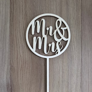 CAKE TOPPER Mr & Mrs Wedding Wooden Cake Topper Round Cake Wedding Cake Bride and Groom