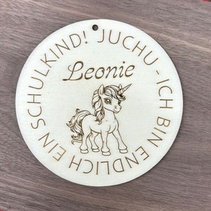 YOUPI, je suis un écolier ! Pendentif en bois personnalisé - pendentif cône d'école - pendentif en bois avec nom Licorne Sirène Dino Alien