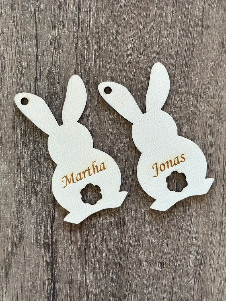 Holz Anhänger Schildchen Geschenkanhänger Hase Wunschname 10 cm Ostern Osterhase personalisiert Namen Bild 3