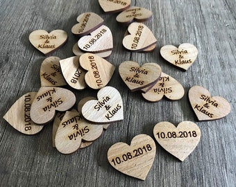 Streudeko Holz Herz  50 Stück Tischdeko Braut-Bräutigam Name Datum Hochzeit Streudeko Streuherzen Deko 2-cm oder 3 cm