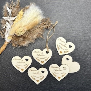 Houten hangertje cadeaukaartje gepersonaliseerde naam datum hart gast cadeaukaartje helder