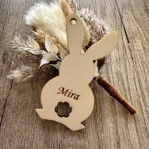 Holz Anhänger Schildchen Geschenkanhänger Hase Wunschname 10 cm Ostern Osterhase personalisiert Namen Bild 1