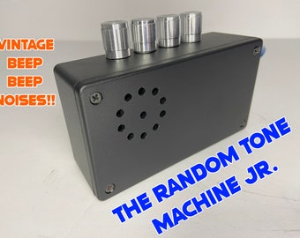 Random Tone Machine Jr - generator losowych tonów (brzmi jak zabytkowy superkomputer lub stary rekwizyt filmowy komputerowy)