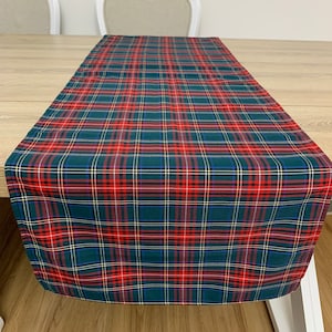 Camino de mesa de tartán verde: decoración navideña para la cocina