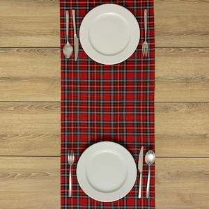 Camino de mesa a cuadros rojos: tela escocesa personalizada, estilo cabaña