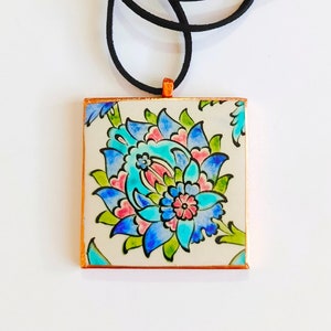 floral pendant, painted ceramic pendant, floral ceramic necklace, Hand Paint Necklace, Ceramic Necklace, handmade pottery necklace