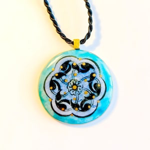 keramische ketting, geschilderde ketting, keramische ketting, keramische bloemenhanger, geschilderde ketting, bloemenhanger, handgemaakte aardewerkketting