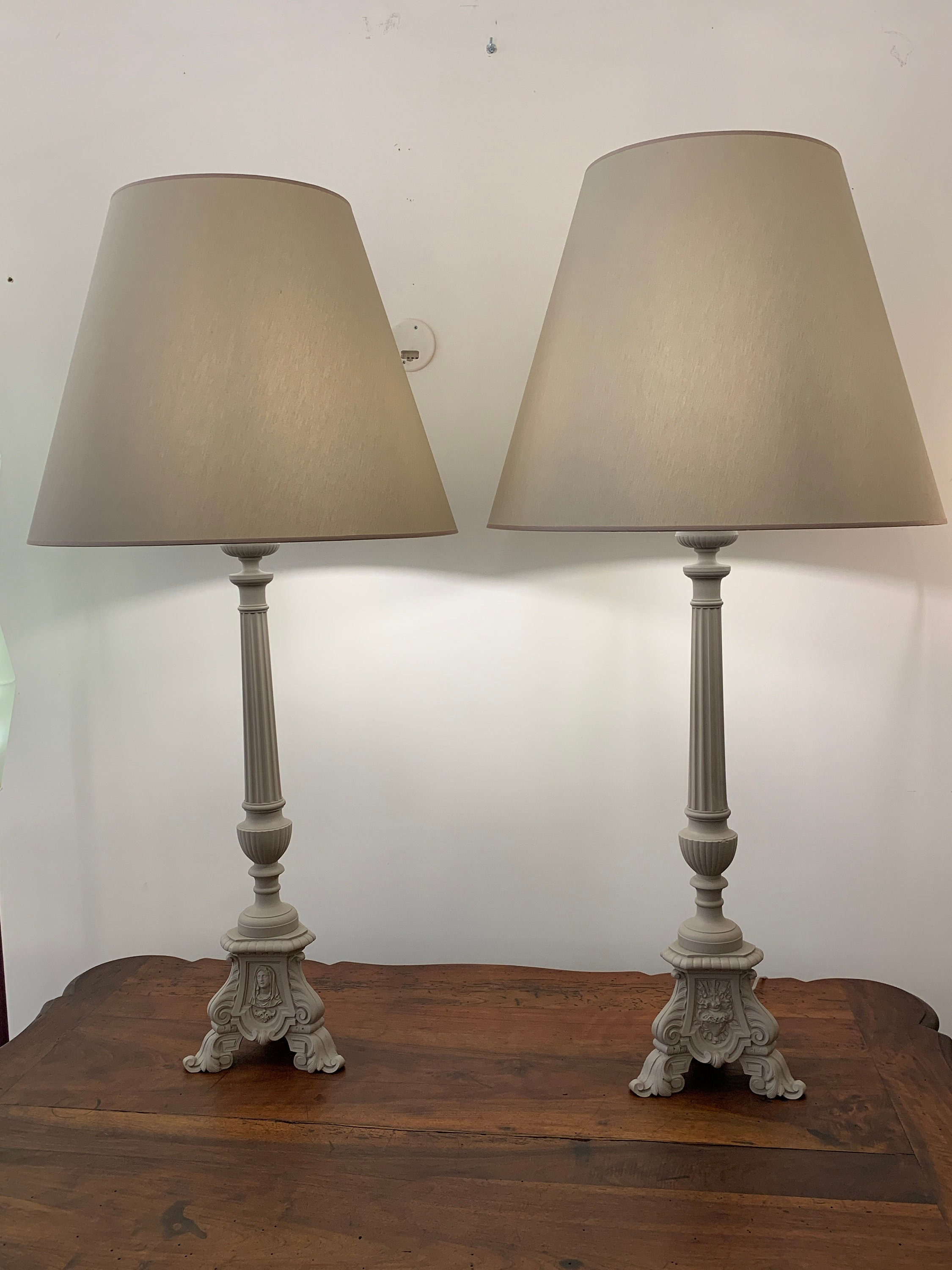 Lampe à Poser Paire de Candélabre en Bronze Décor Taupe avec AbatJour