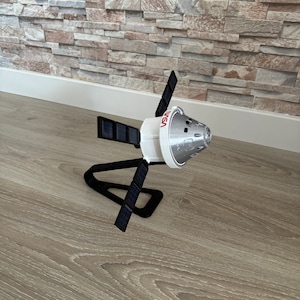Capsule Orion de la NASA + support imprimé en 3D/peint à la main