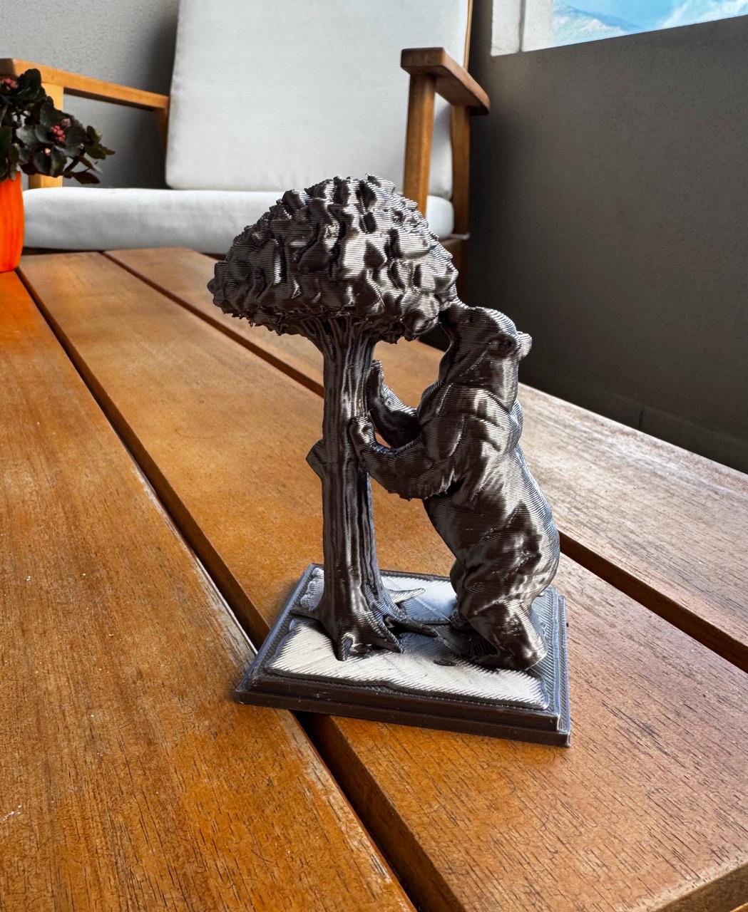 Madrid Bear and Strawberry Tree Statue | 3D Printed PLA Escultura