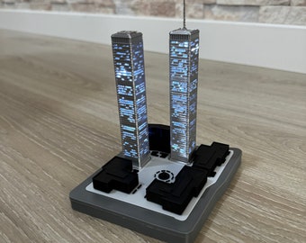Modello stampato in 3D delle Torri Gemelle con luce